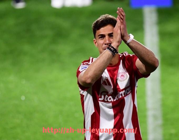 乐鱼体育入口-世俱杯历史进球集锦精选，重温最精彩的射门与破门瞬间